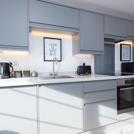 Shottery Bridge House Apartments - Free Parking מראה חיצוני תמונה