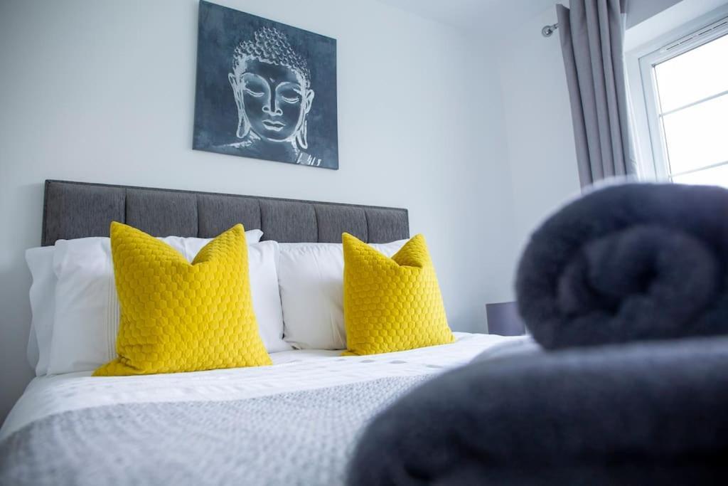 Shottery Bridge House Apartments - Free Parking מראה חיצוני תמונה