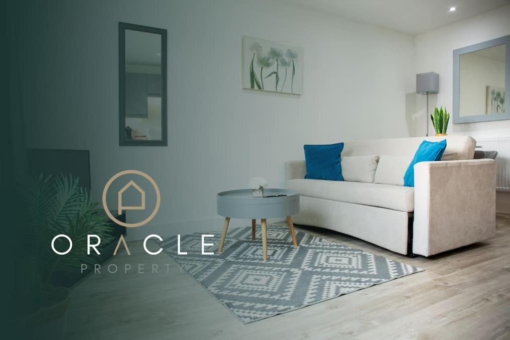 Shottery Bridge House Apartments - Free Parking מראה חיצוני תמונה