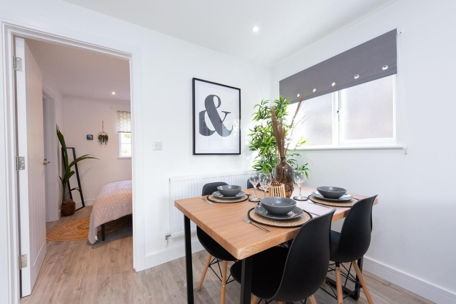 Shottery Bridge House Apartments - Free Parking מראה חיצוני תמונה