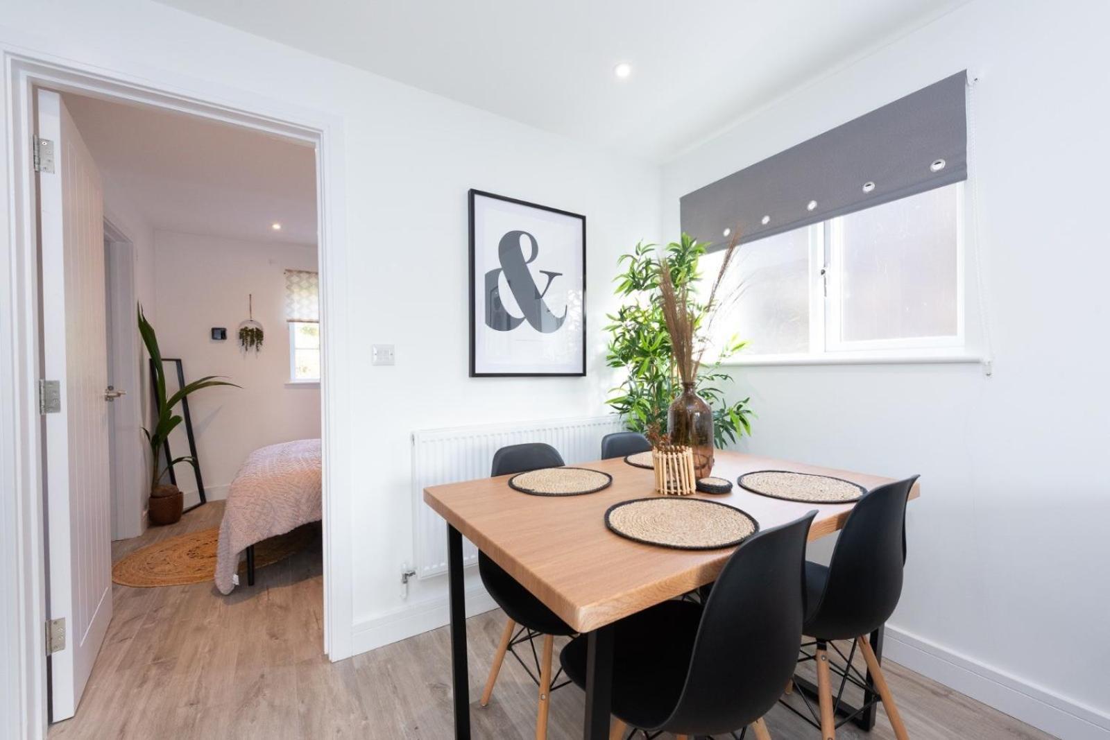 Shottery Bridge House Apartments - Free Parking מראה חיצוני תמונה
