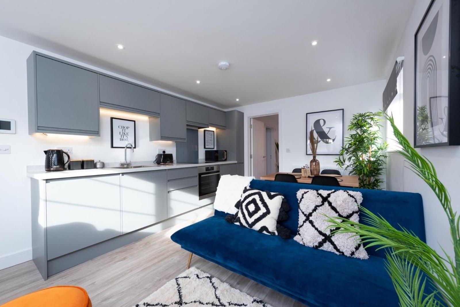 Shottery Bridge House Apartments - Free Parking מראה חיצוני תמונה