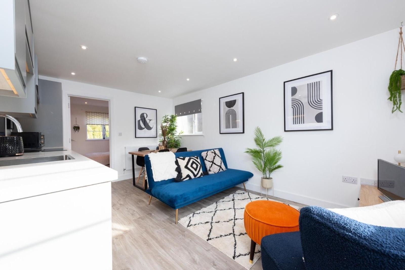 Shottery Bridge House Apartments - Free Parking מראה חיצוני תמונה