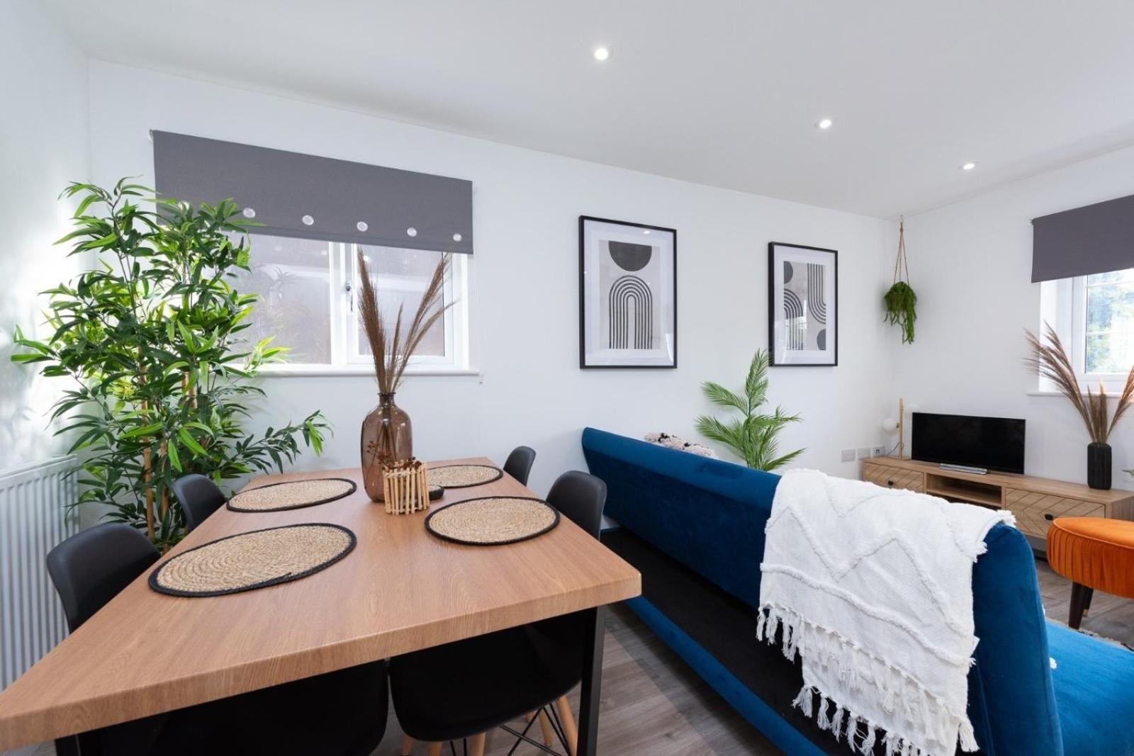 Shottery Bridge House Apartments - Free Parking מראה חיצוני תמונה