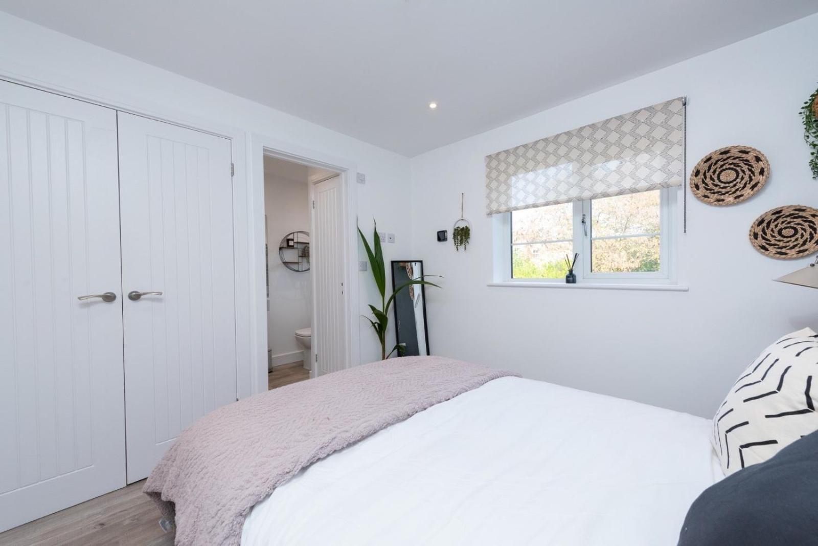 Shottery Bridge House Apartments - Free Parking מראה חיצוני תמונה